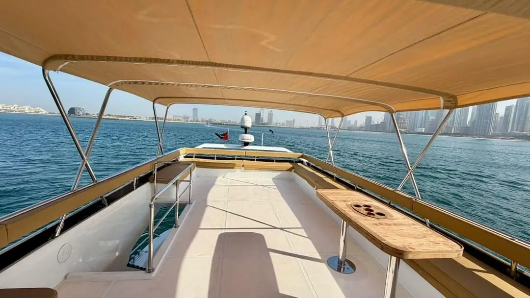 82ft yacht flybridge