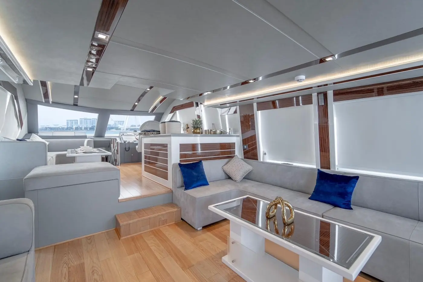 72ft yacht salon